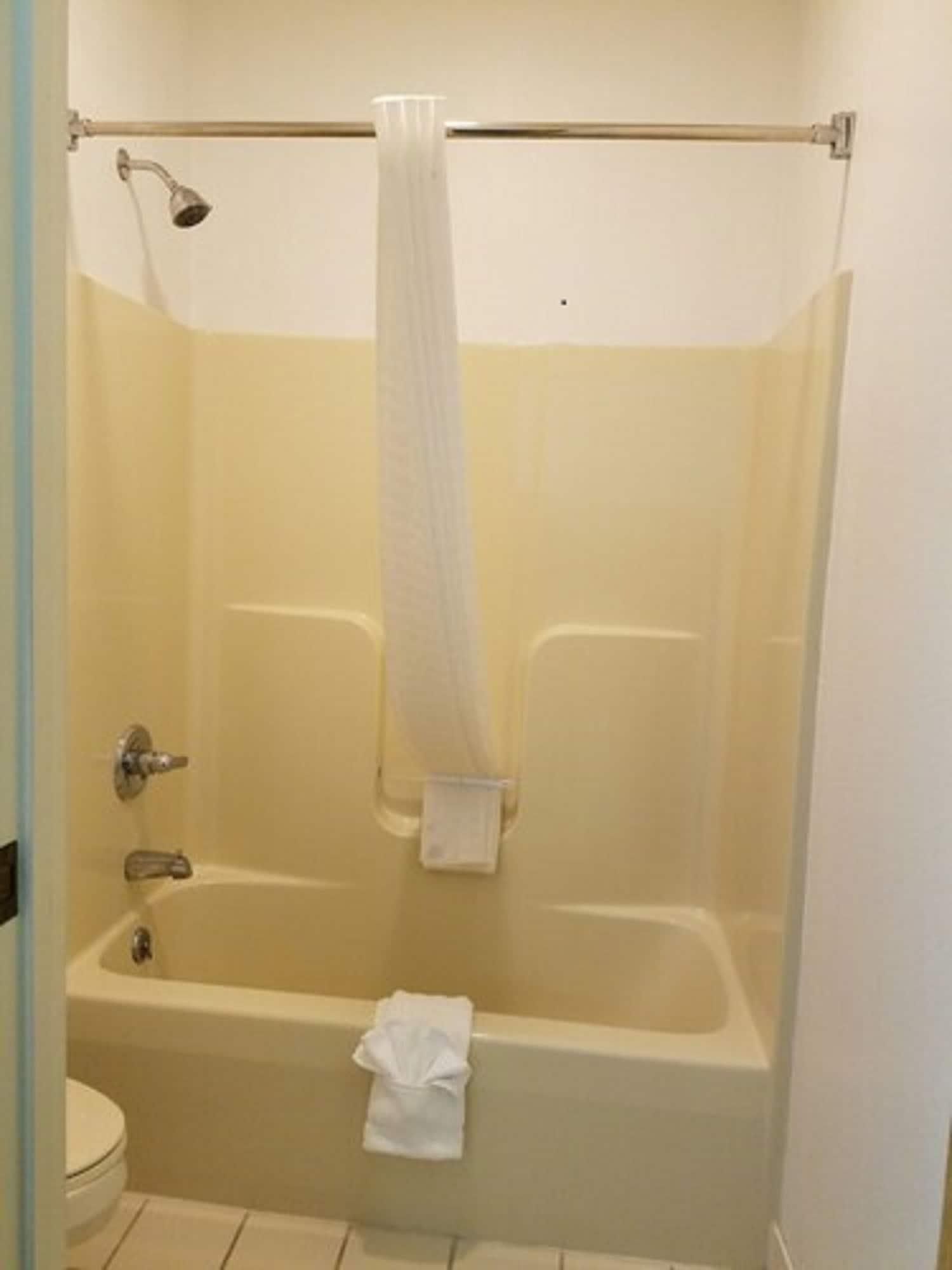 Super 8 By Wyndham Hotel 2*